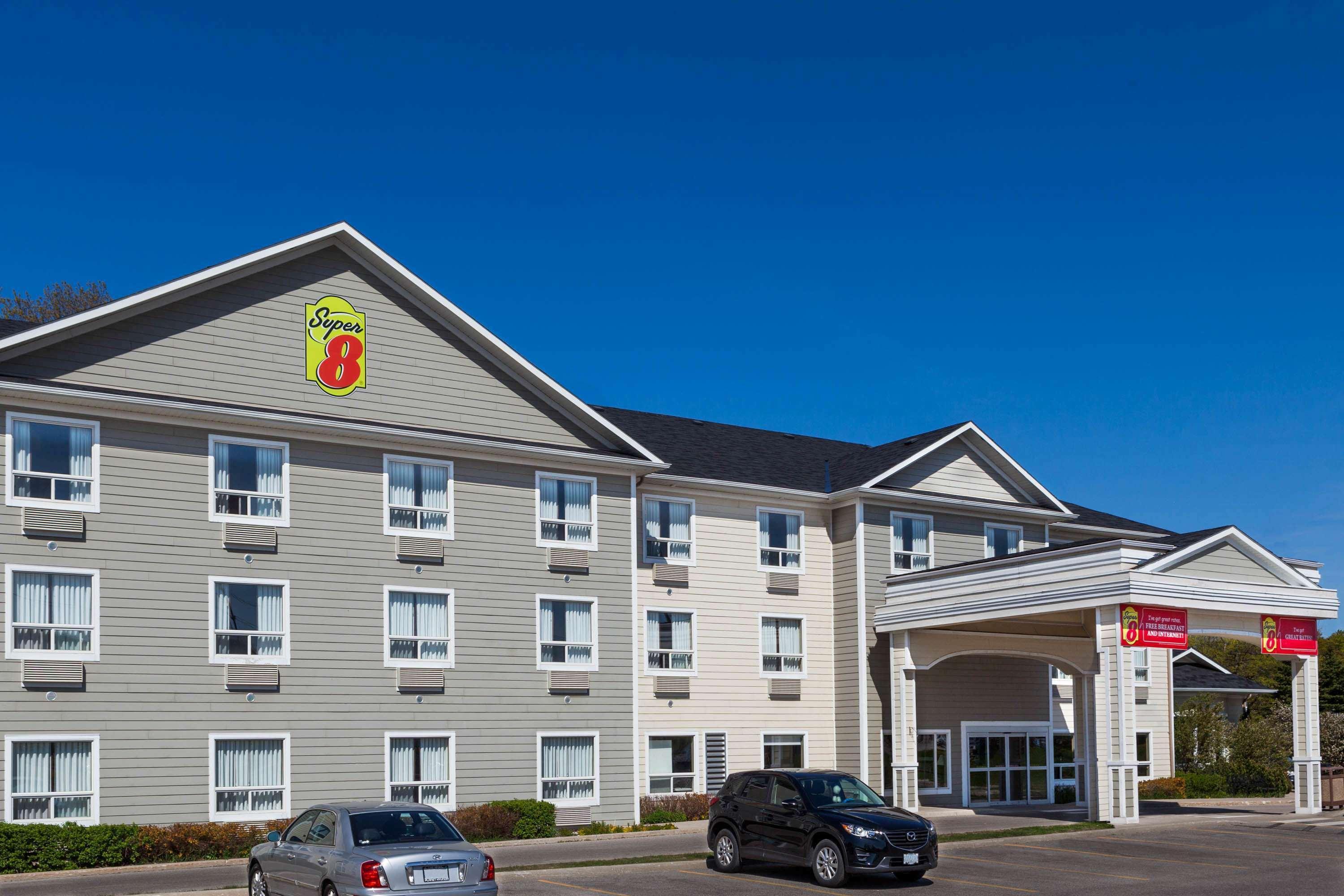 Super 8 By Wyndham Midland Hotel Exterior foto