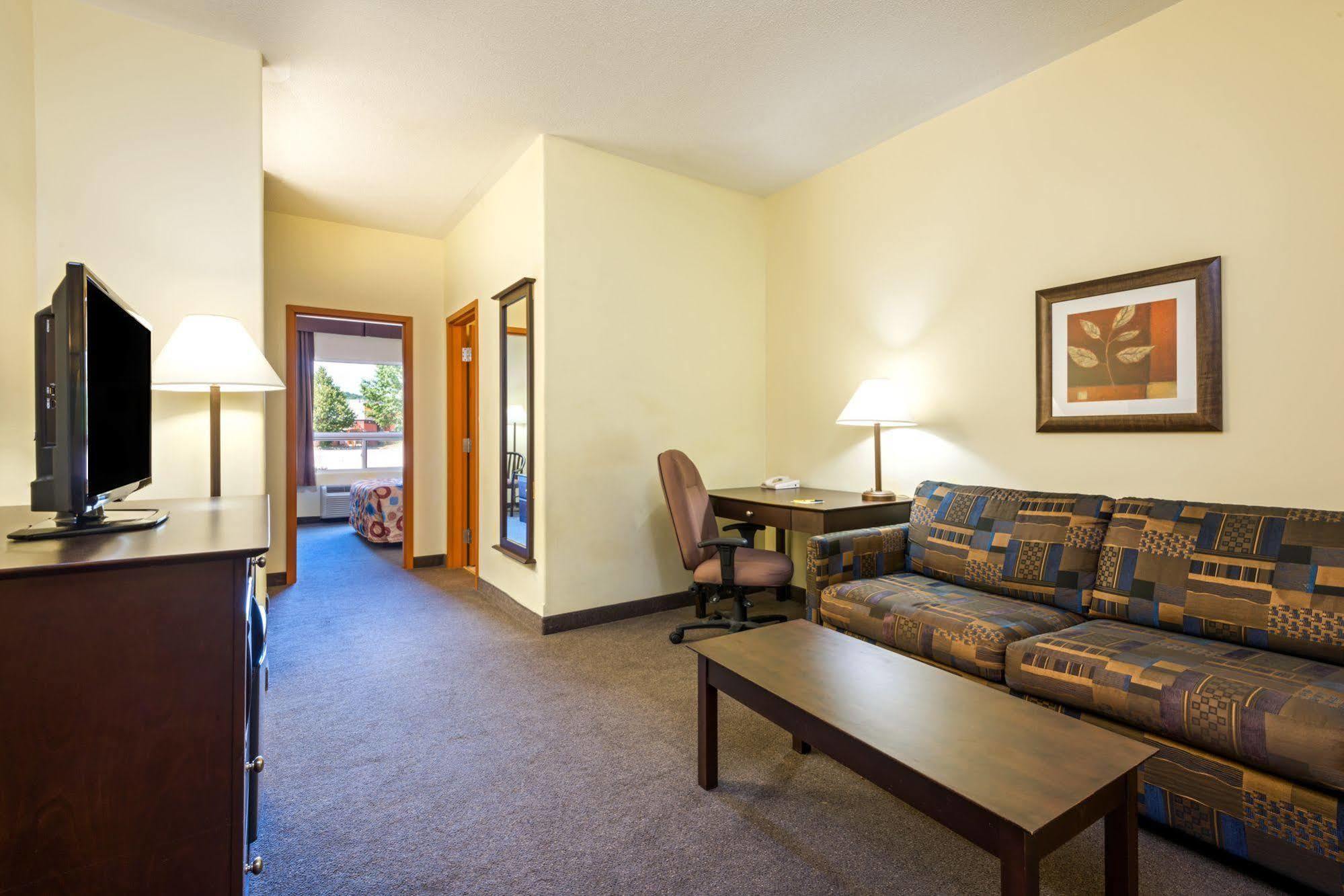 Super 8 By Wyndham Midland Hotel Exterior foto